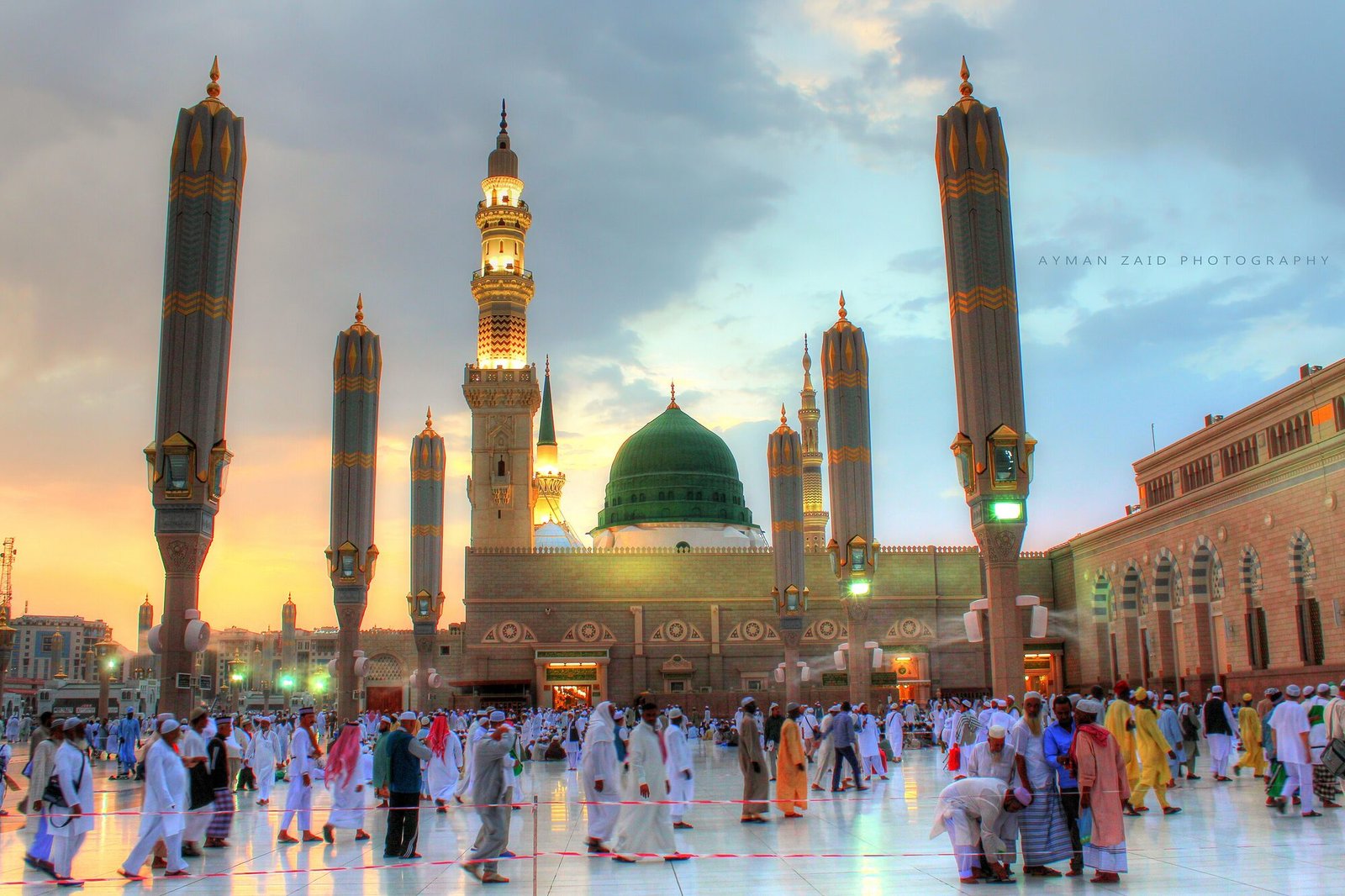 Mosquée du Prophète à Médine au coucher du soleil.